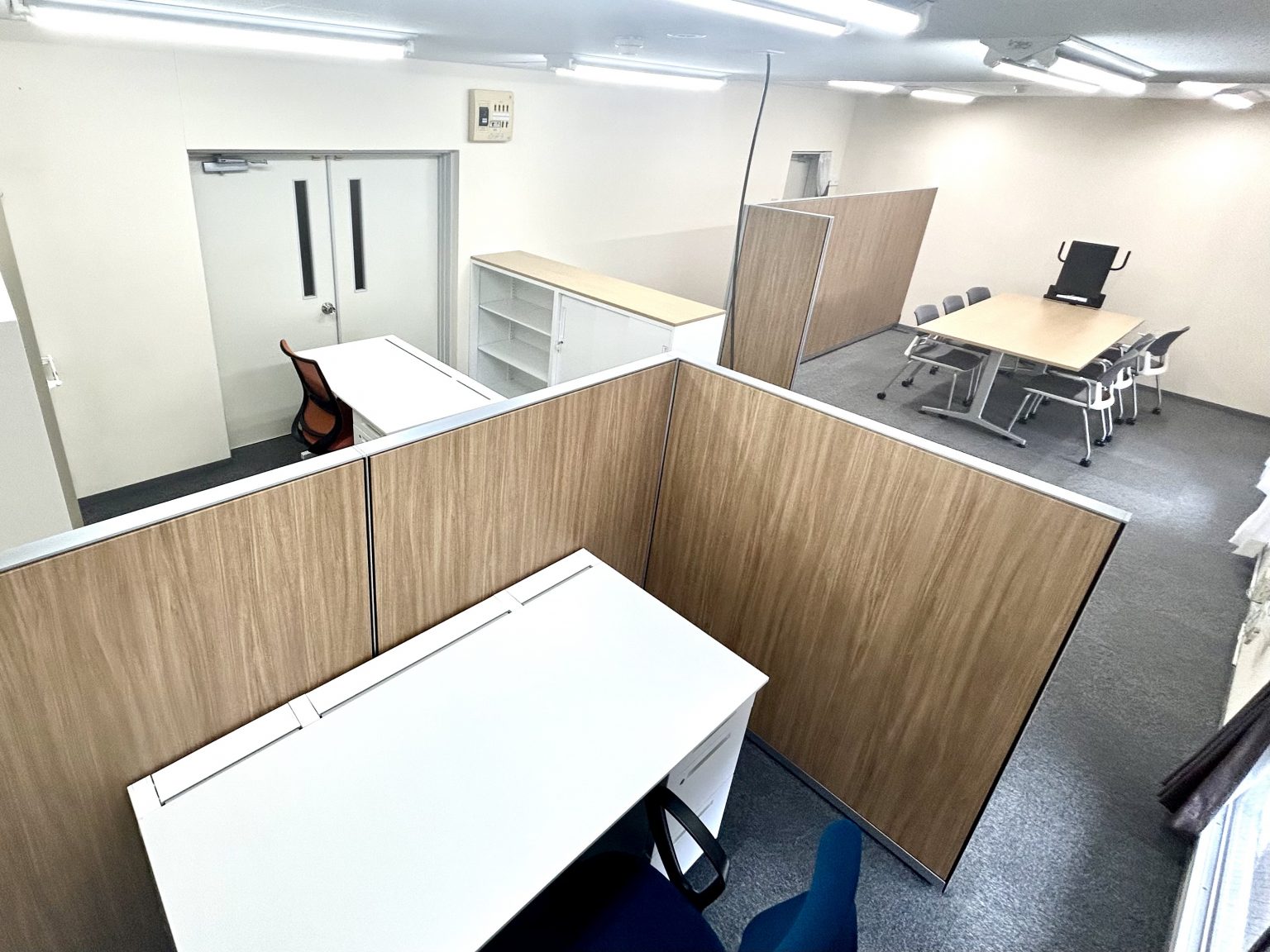 オフィス新設に伴う家具、タイルカーペット工事のご提案事例 | 鹿児島オフィスづくり.com